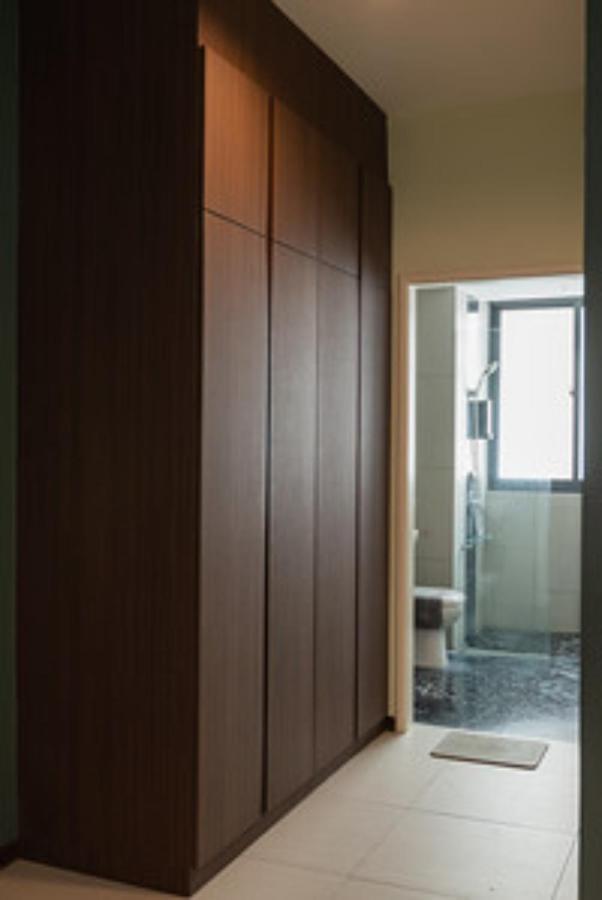 Deluxe Seaview Suite Twin Bed By The Only Bnb Tanjung Tokong Екстериор снимка
