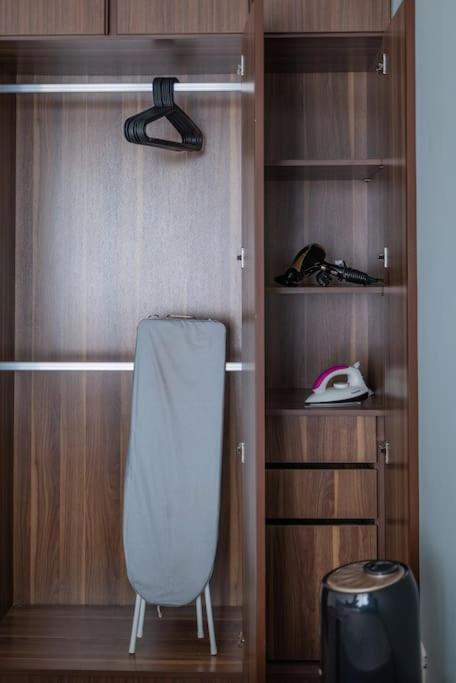 Deluxe Seaview Suite Twin Bed By The Only Bnb Tanjung Tokong Екстериор снимка
